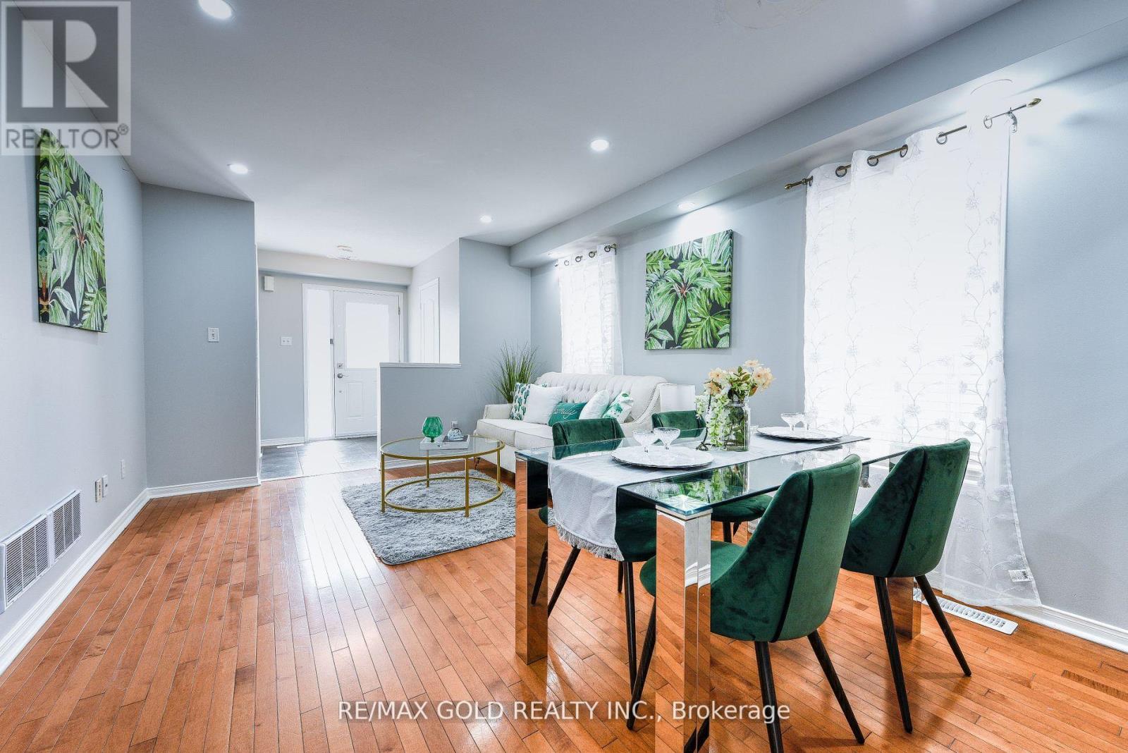 92 Penbridge Circle, Brampton, Ontario  L7A 2R1 - Photo 7 - W12354178