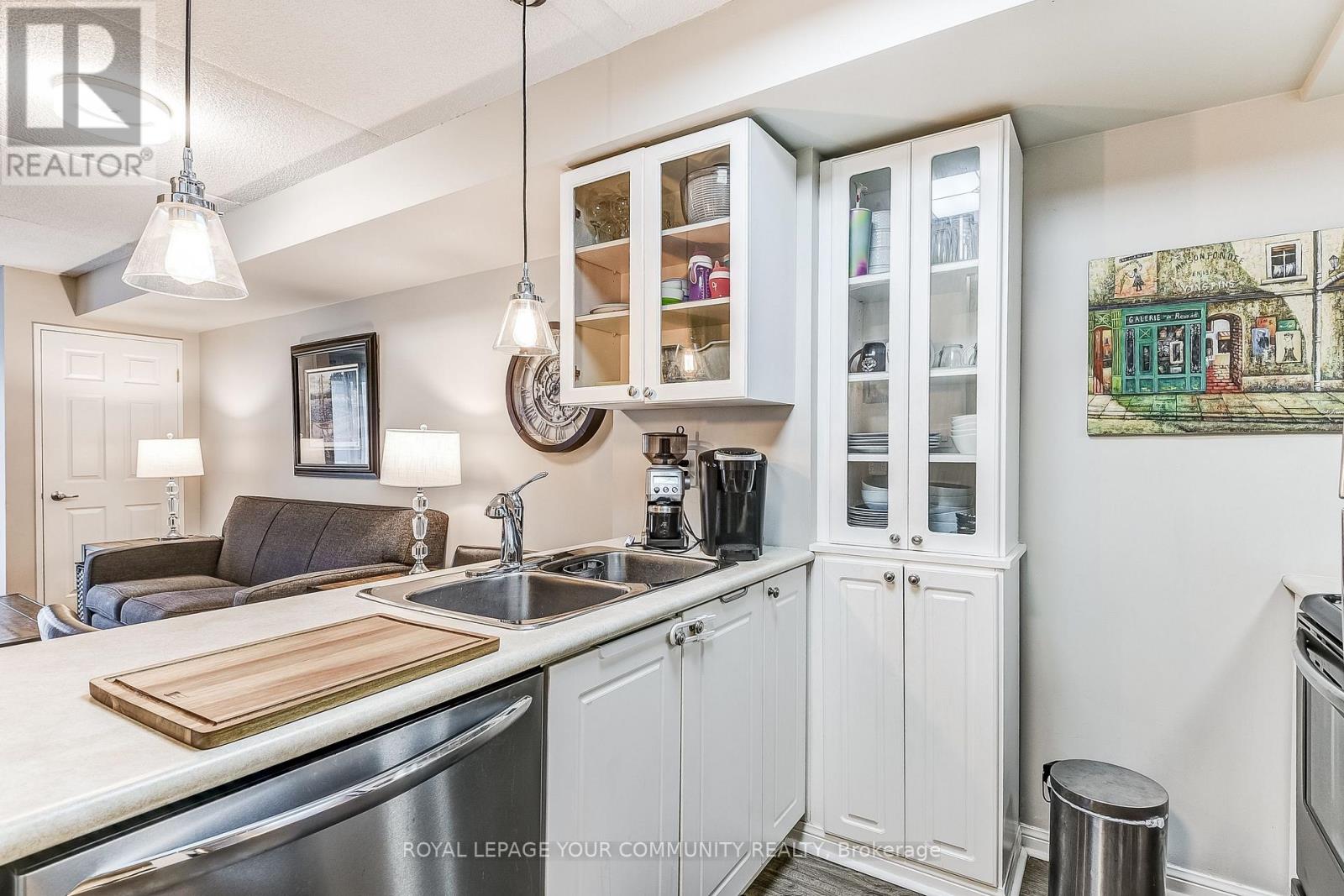101 - 250 Pine Grove Road, Vaughan (Islington Woods), Ontario  L4L 9M6 - Photo 11 - N12352850