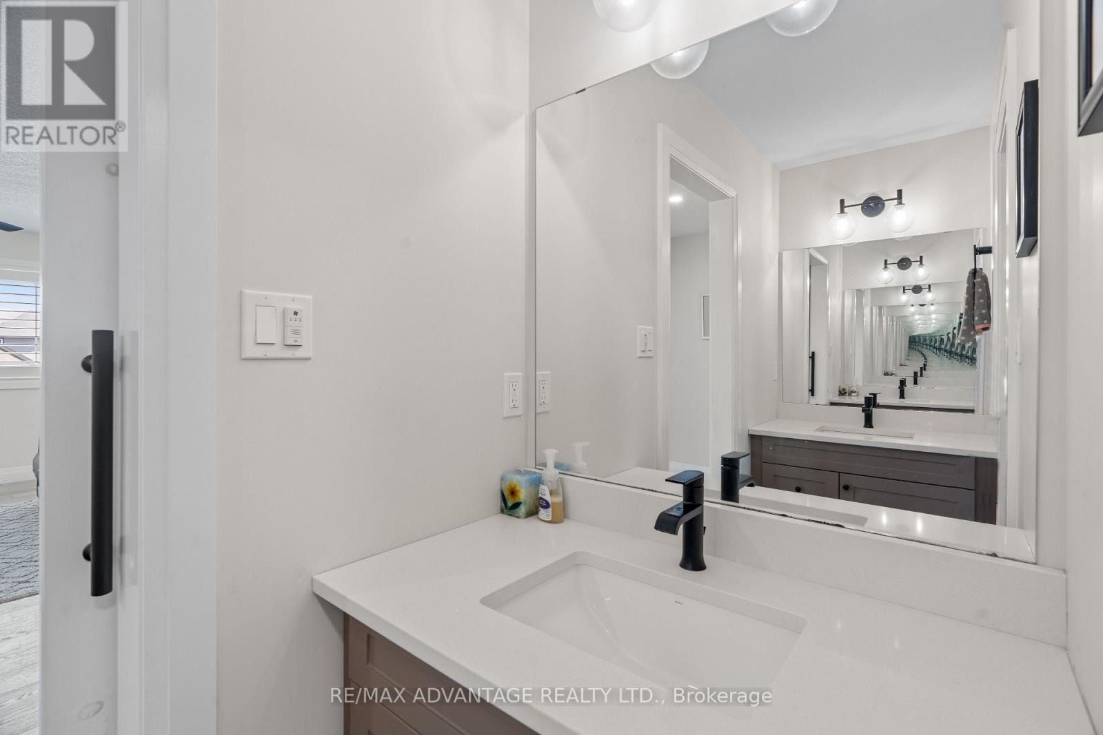94 Mill Pond Crescent, Thames Centre, Ontario  N0L 1G2 - Photo 30 - X12354208
