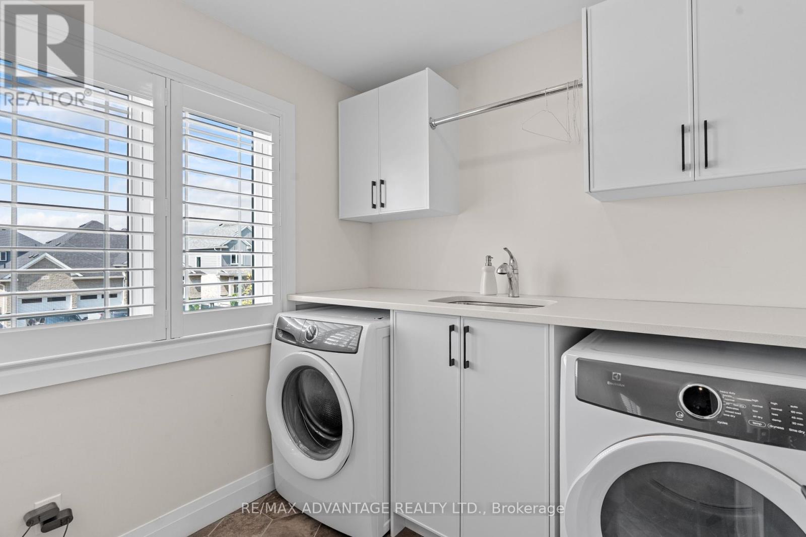 94 Mill Pond Crescent, Thames Centre, Ontario  N0L 1G2 - Photo 31 - X12354208