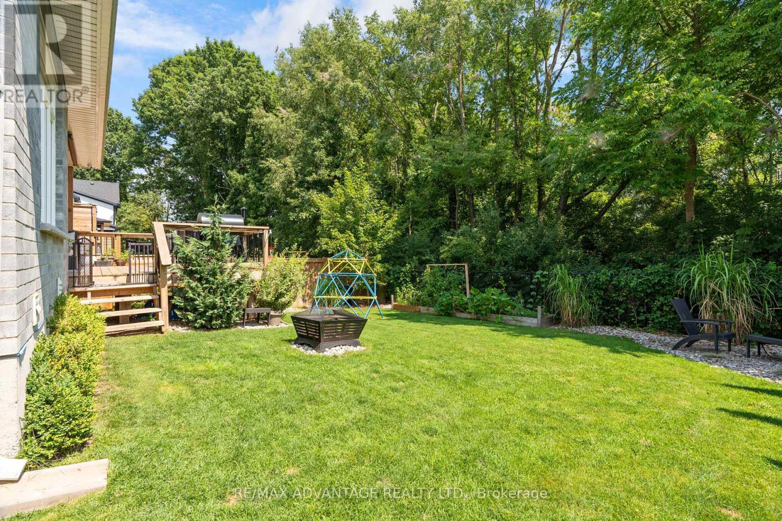 94 Mill Pond Crescent, Thames Centre, Ontario  N0L 1G2 - Photo 44 - X12354208