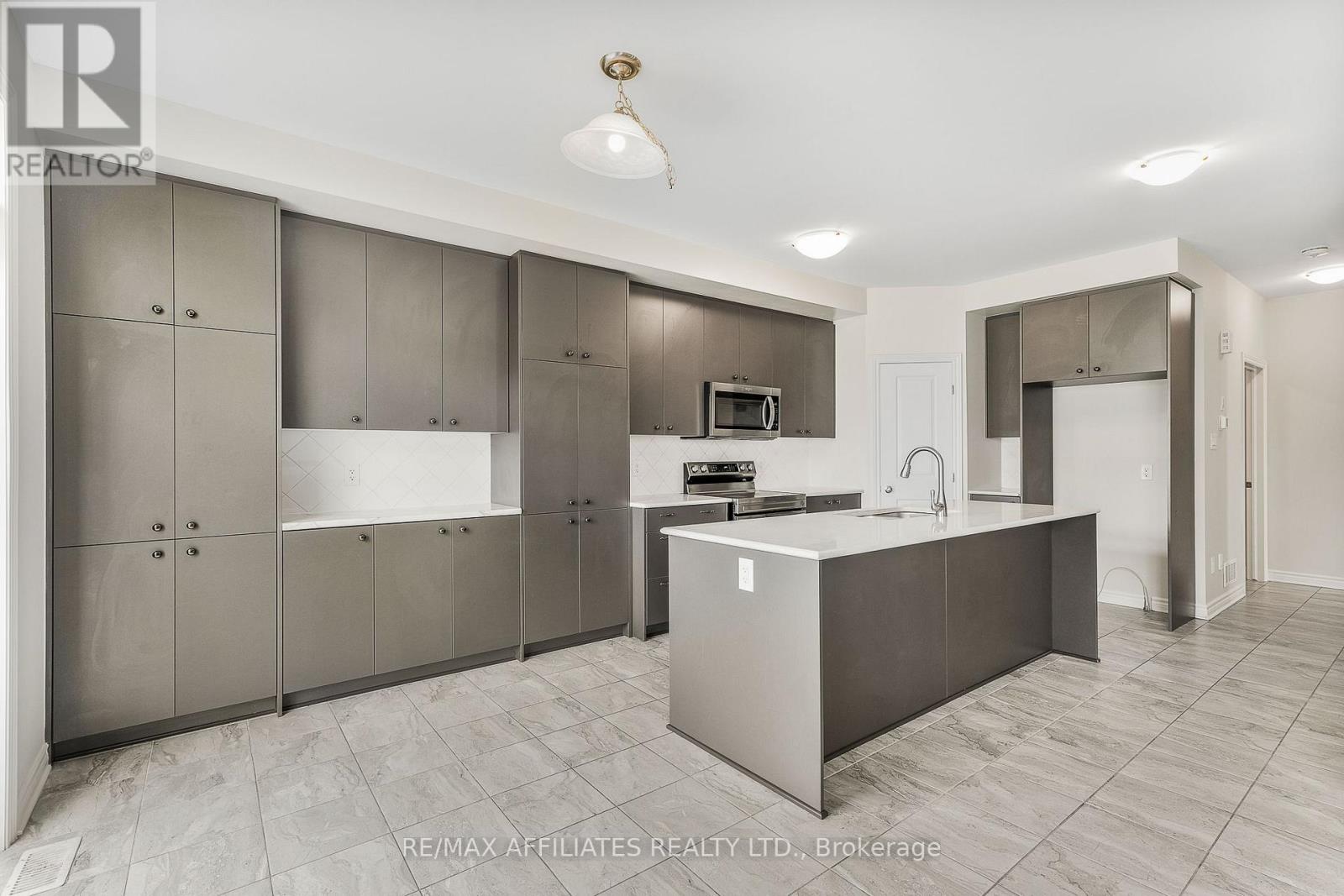 784 Namur Street, Russell, Ontario  K0A 1W0 - Photo 11 - X12354202