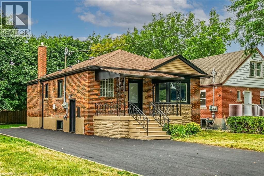 174 East 34th Street, Hamilton, Ontario  L8V 3W6 - Photo 1 - 40761114