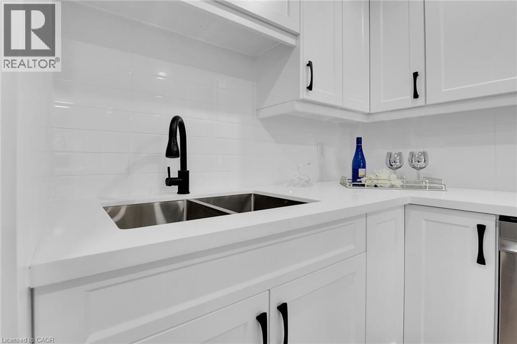174 East 34th Street, Hamilton, Ontario  L8V 3W6 - Photo 10 - 40761114