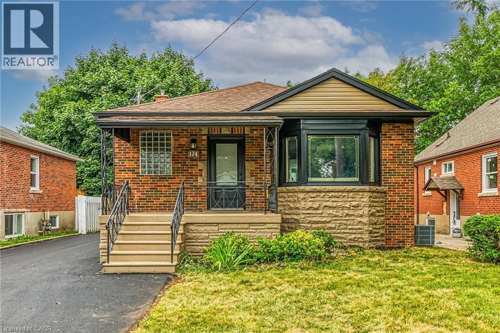 174 East 34th Street, Hamilton, Ontario  L8V 3W6 - Photo 2 - 40761114