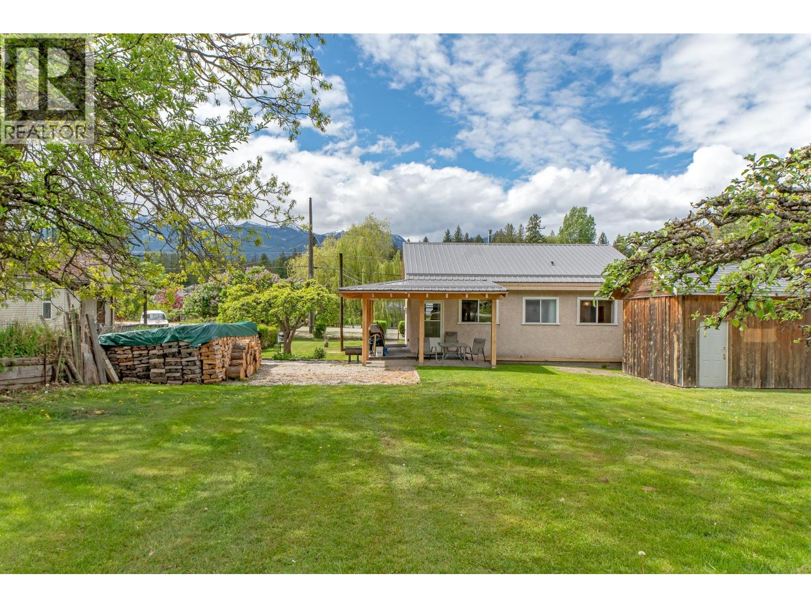 1610 Eastman Avenue, Riondel, British Columbia  V0B 2B0 - Photo 3 - 10359991