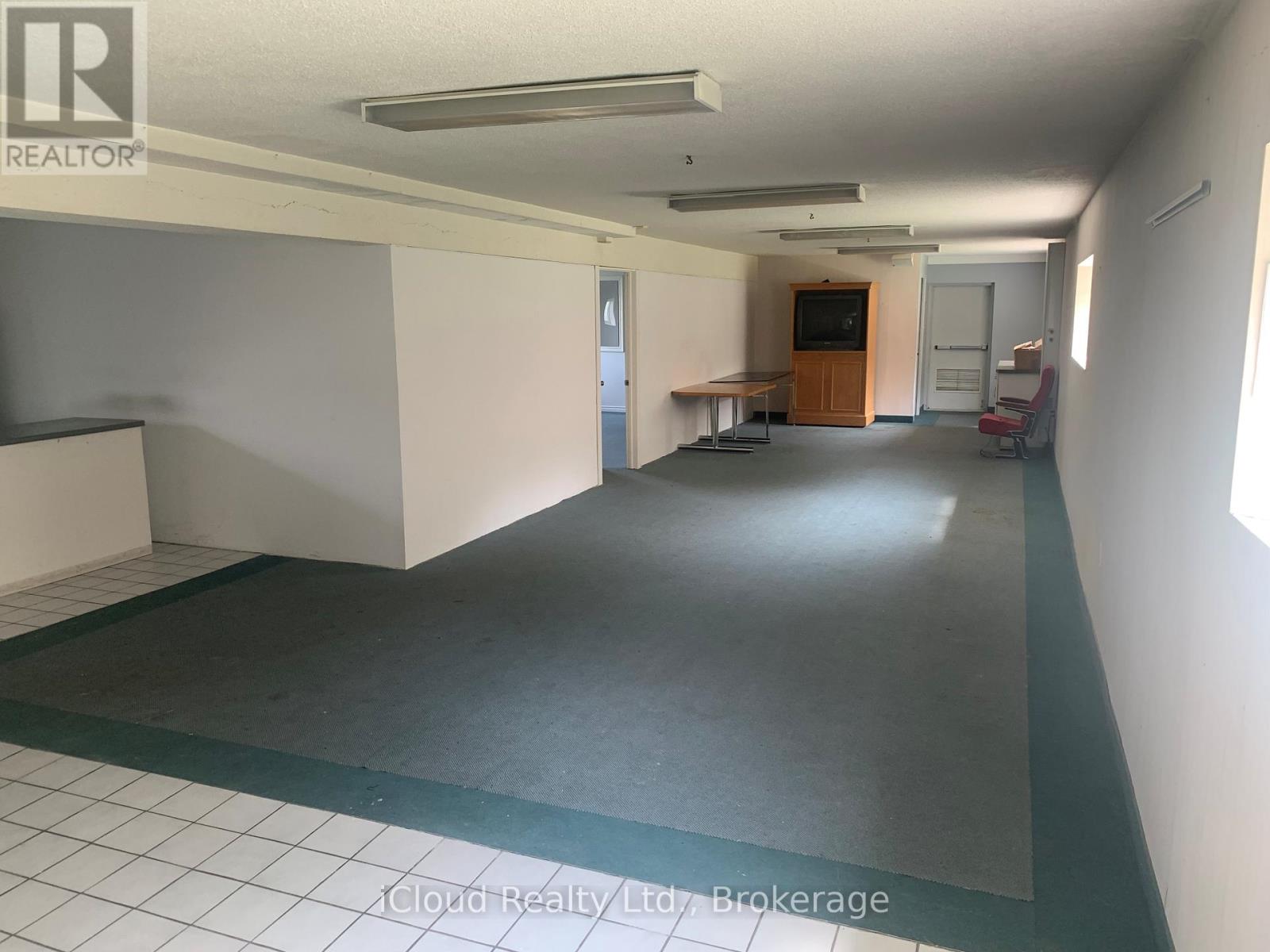 1649 Crediton Parkway, Mississauga, Ontario  L5G 3X2 - Photo 5 - W12280071
