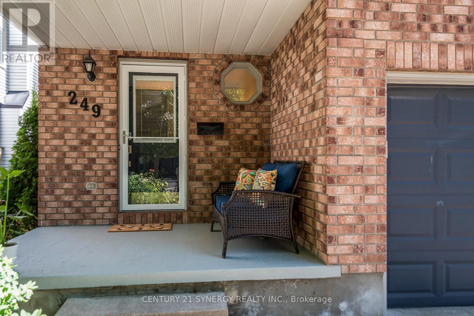 249 Markland Crescent E, Ottawa, Ontario  K2G 6A7 - Photo 4 - X12349831