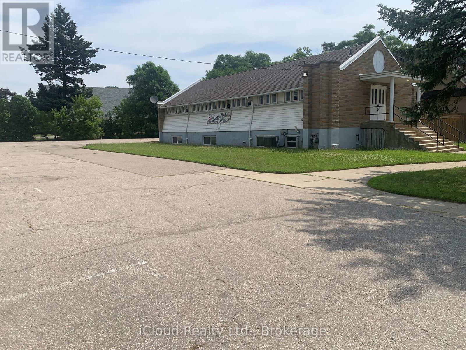 1649 Crediton Parkway, Mississauga, Ontario  L5G 3X2 - Photo 1 - W12280071