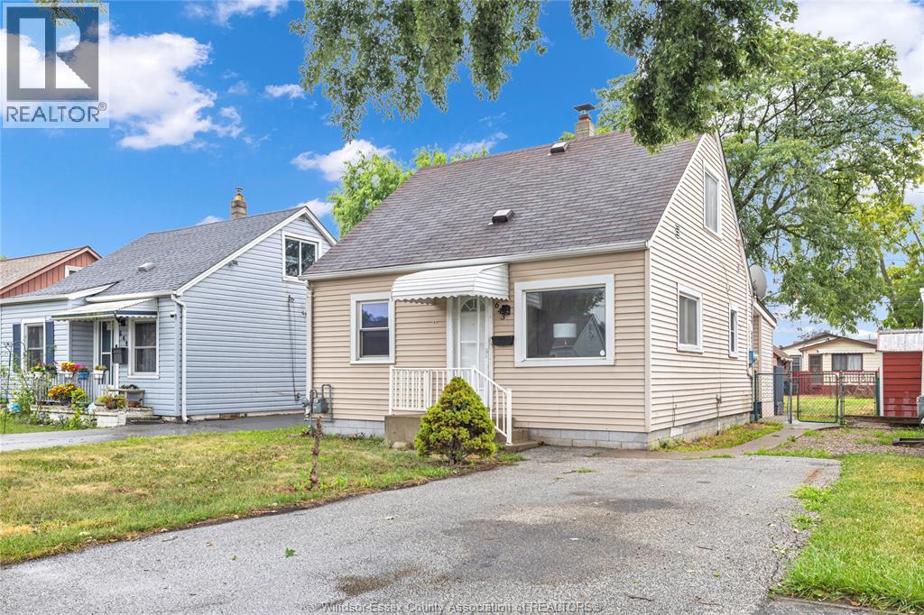 Property at 643 BENSETTE image 2