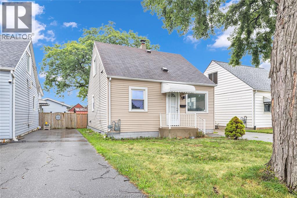 Property at 643 BENSETTE image 3