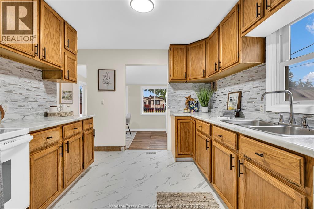Property at 643 BENSETTE image 4