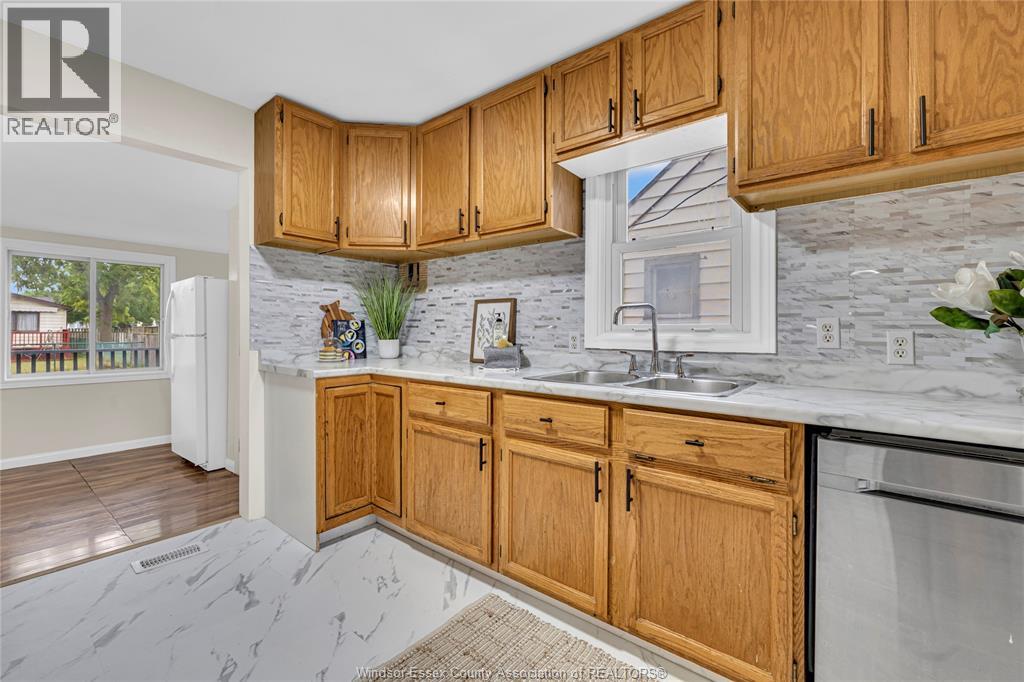 Property at 643 BENSETTE image 5