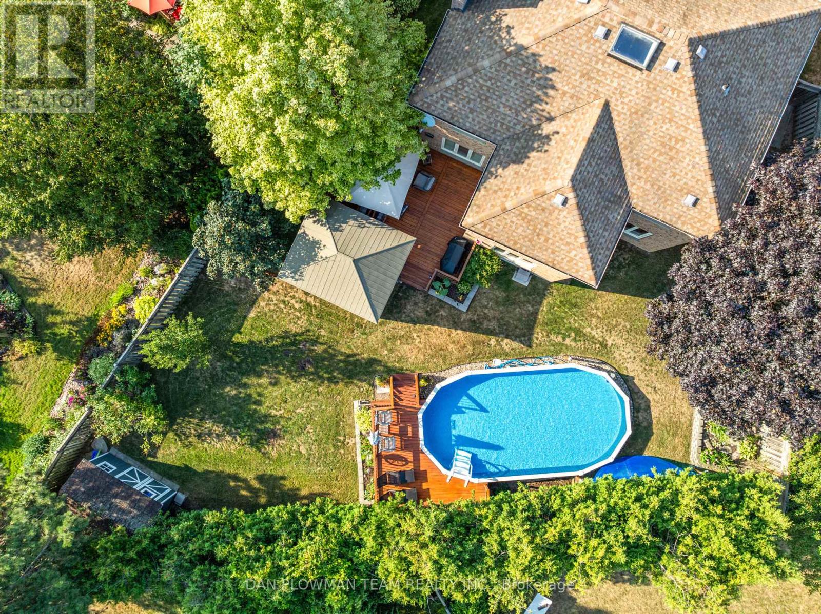 Property at 18 HEADLANDS CRESCENT image 2