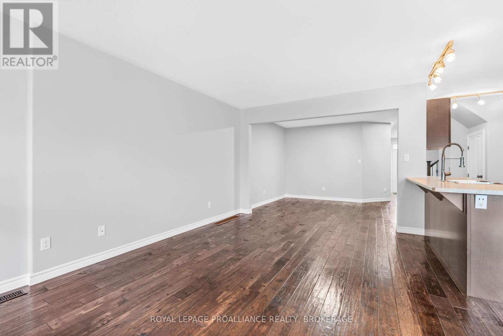 1584 Davenport Crescent, Kingston, Ontario  K7P 0H5 - Photo 11 - X12354415