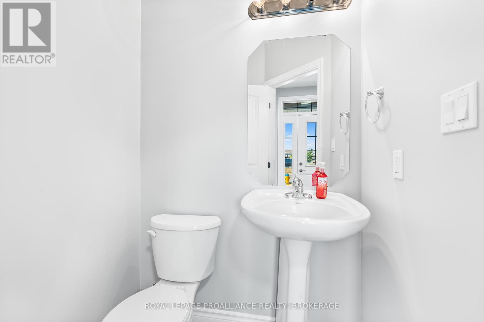 1584 Davenport Crescent, Kingston, Ontario  K7P 0H5 - Photo 6 - X12354415