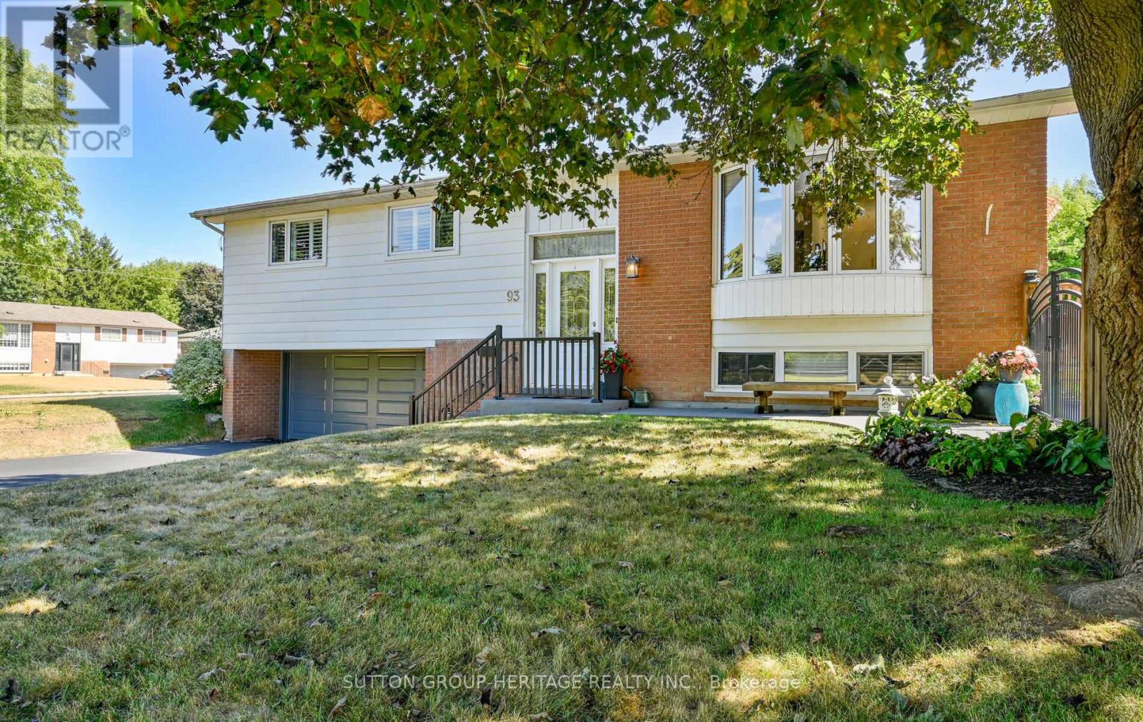 93 Lincoln Street, Ajax, Ontario  L1S 6C6 - Photo 2 - E12354193