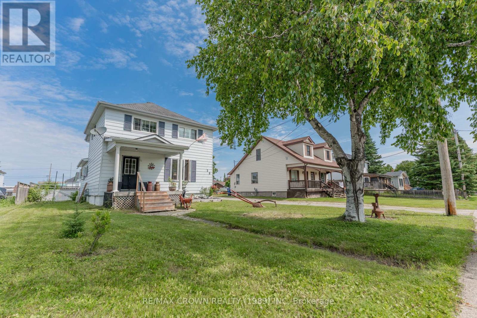 38 Third Avenue, Smooth Rock Falls, Ontario  P0L 2B0 - Photo 2 - T12354342