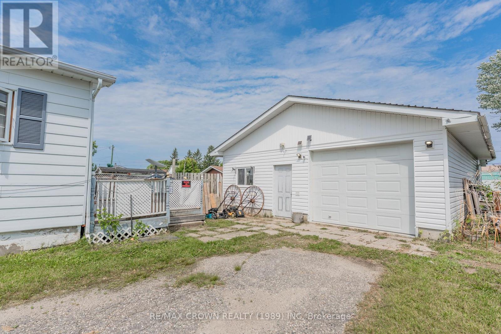 38 Third Avenue, Smooth Rock Falls, Ontario  P0L 2B0 - Photo 3 - T12354342