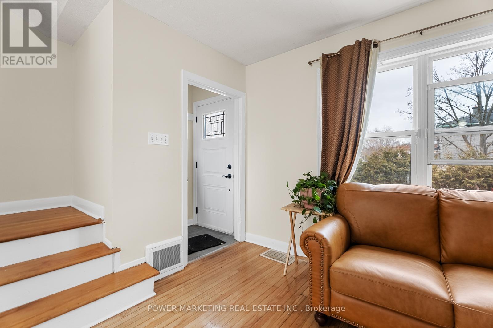 Property at 1047 HOLLINGTON STREET image 3