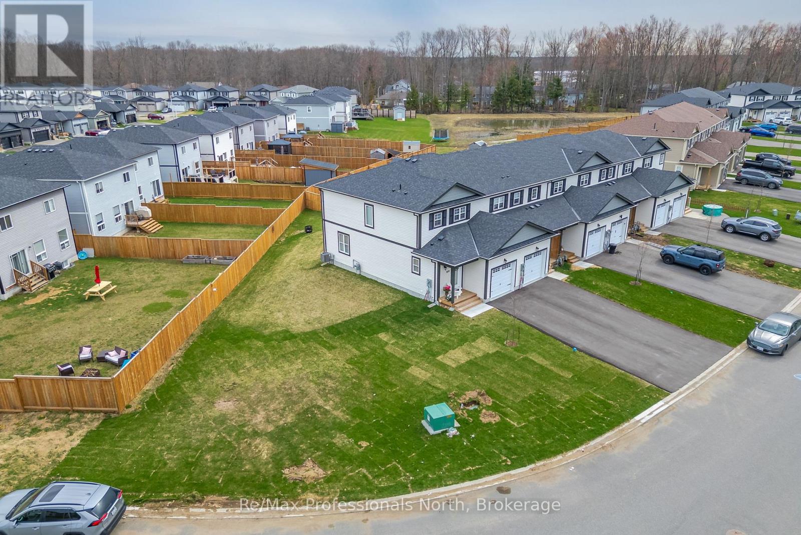 160 Daffodil Court, Gravenhurst, Ontario  P1P 0B8 - Photo 2 - X12354297