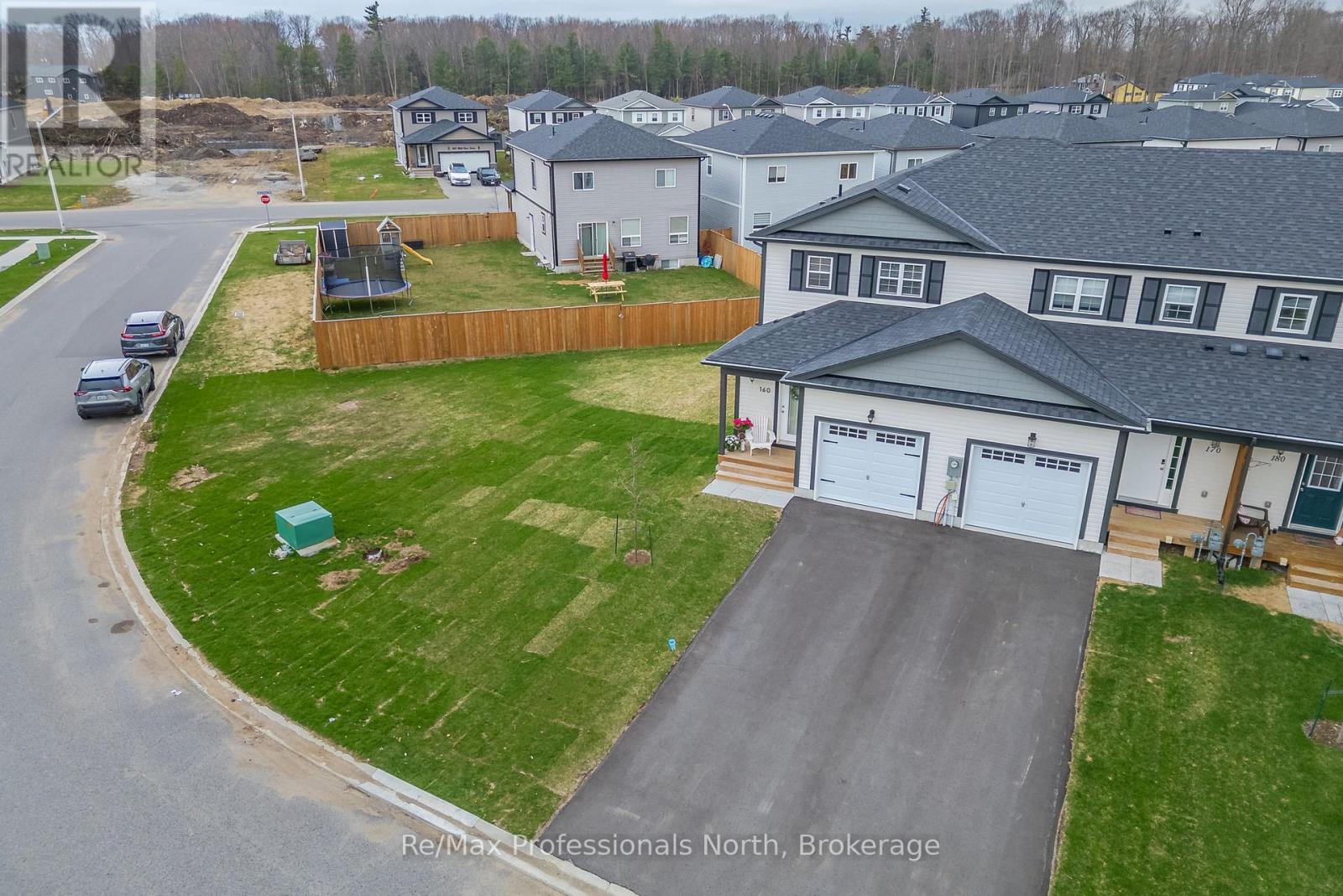 160 Daffodil Court, Gravenhurst, Ontario  P1P 0B8 - Photo 4 - X12354297