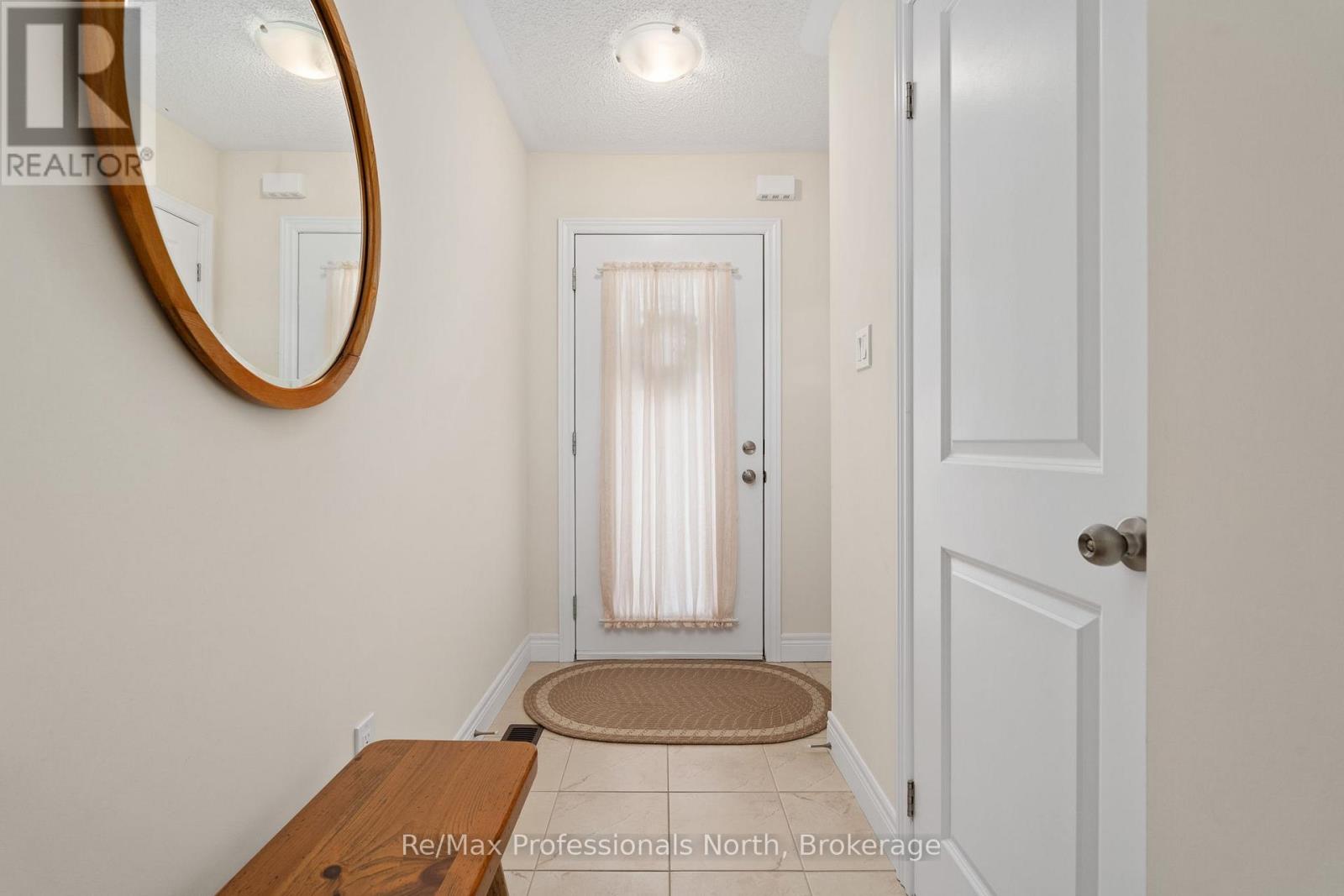 160 Daffodil Court, Gravenhurst, Ontario  P1P 0B8 - Photo 8 - X12354297