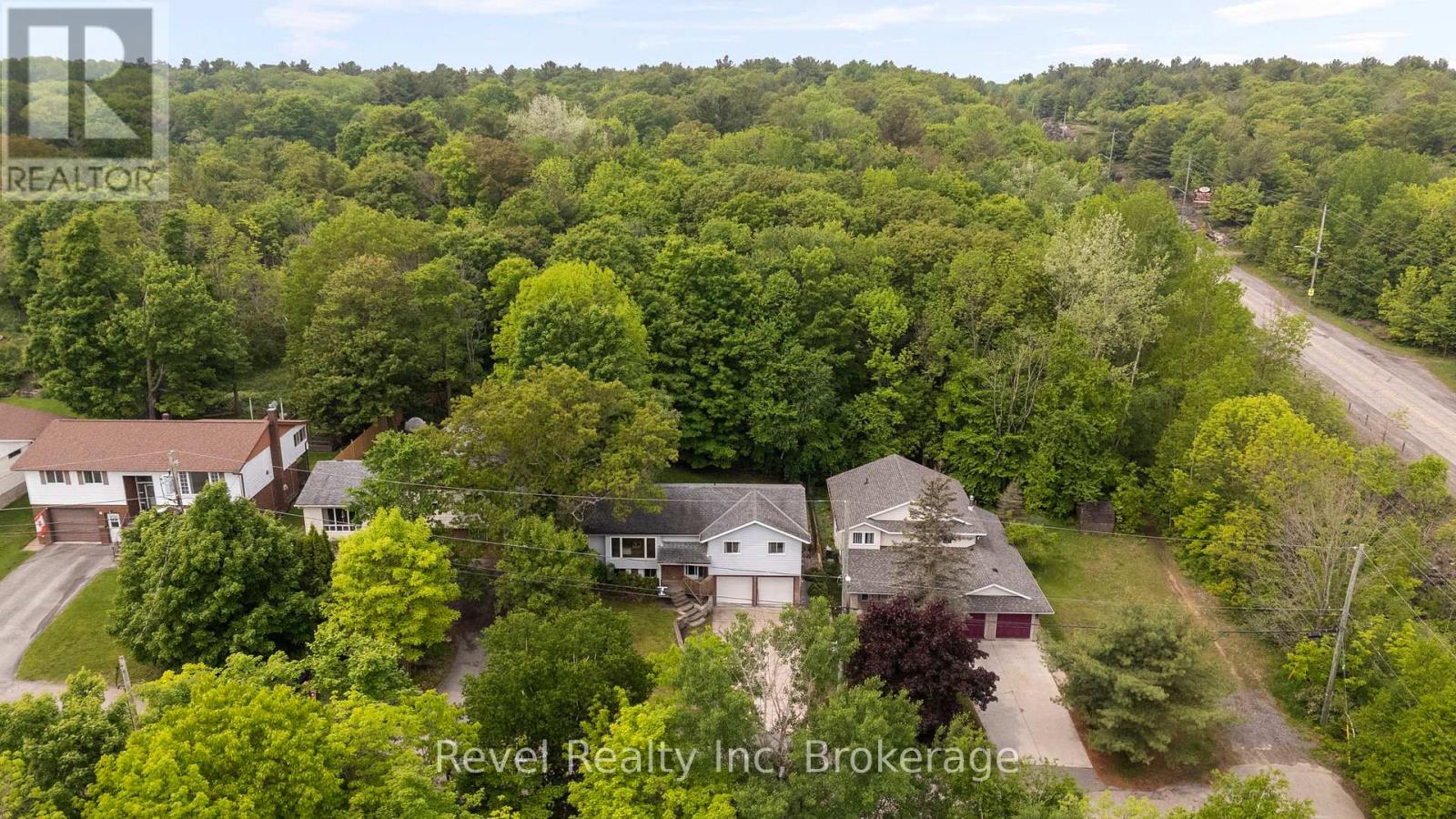 35 Macklaim Drive, Parry Sound, Ontario  P2A 2Z7 - Photo 3 - X12354333
