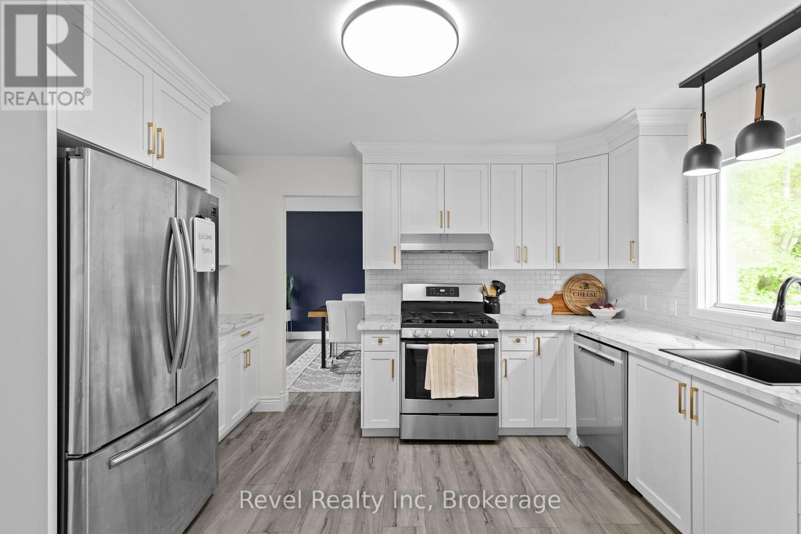 35 Macklaim Drive, Parry Sound, Ontario  P2A 2Z7 - Photo 6 - X12354333