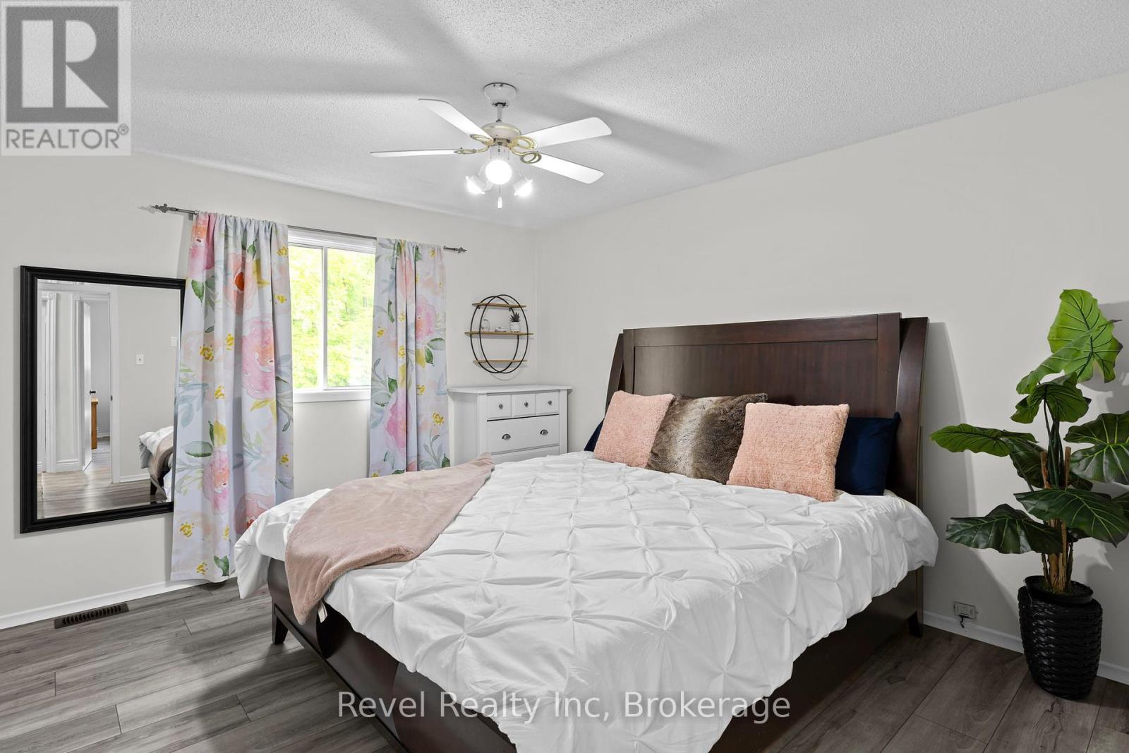 35 Macklaim Drive, Parry Sound, Ontario  P2A 2Z7 - Photo 8 - X12354333