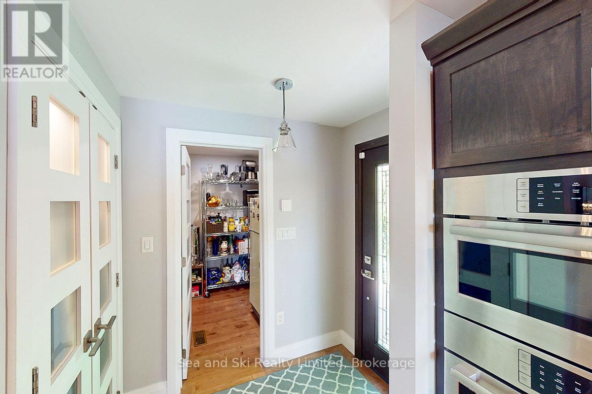 102 Mccullough Lake Drive, Chatsworth, Ontario  N0H 2V0 - Photo 13 - X12354409