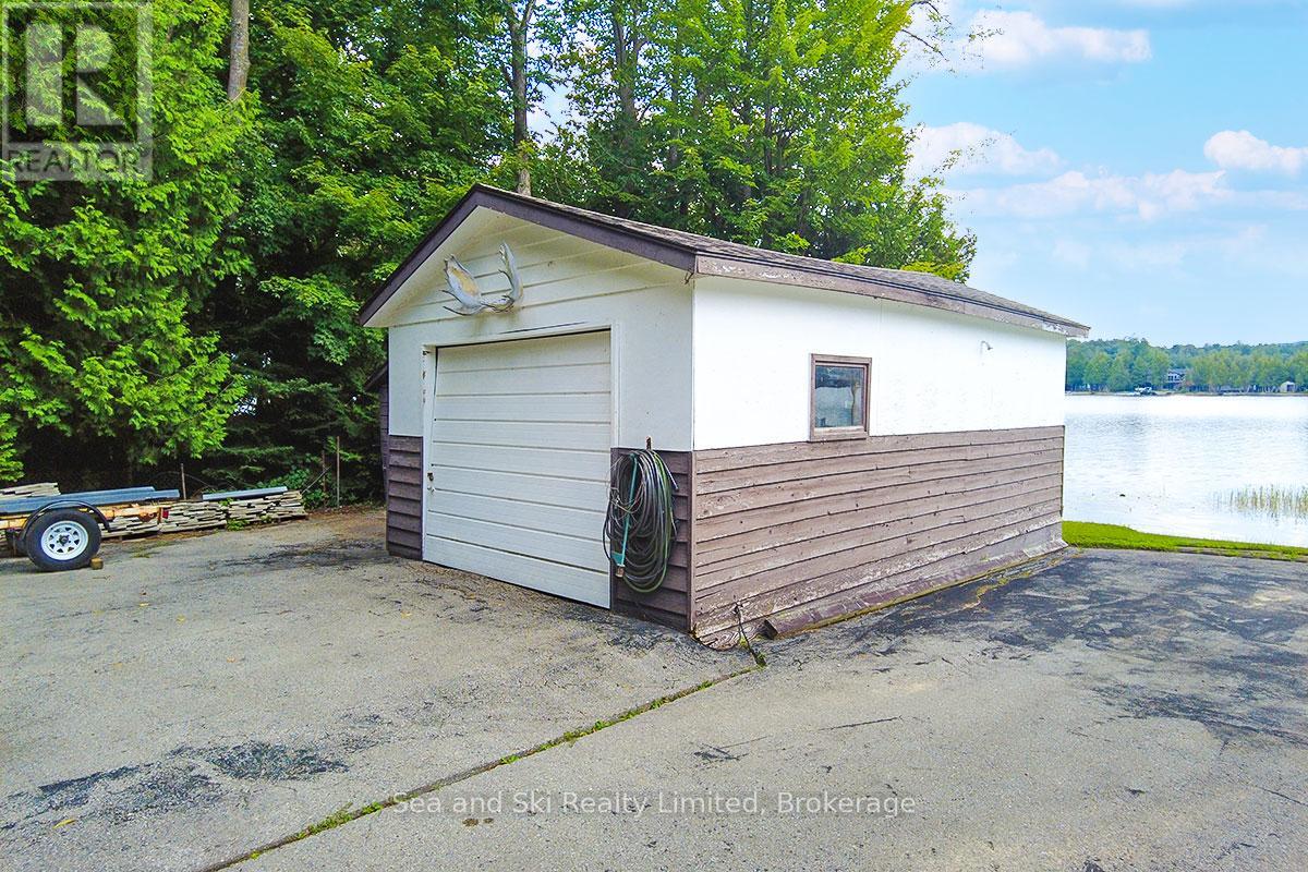 102 Mccullough Lake Drive, Chatsworth, Ontario  N0H 2V0 - Photo 38 - X12354409
