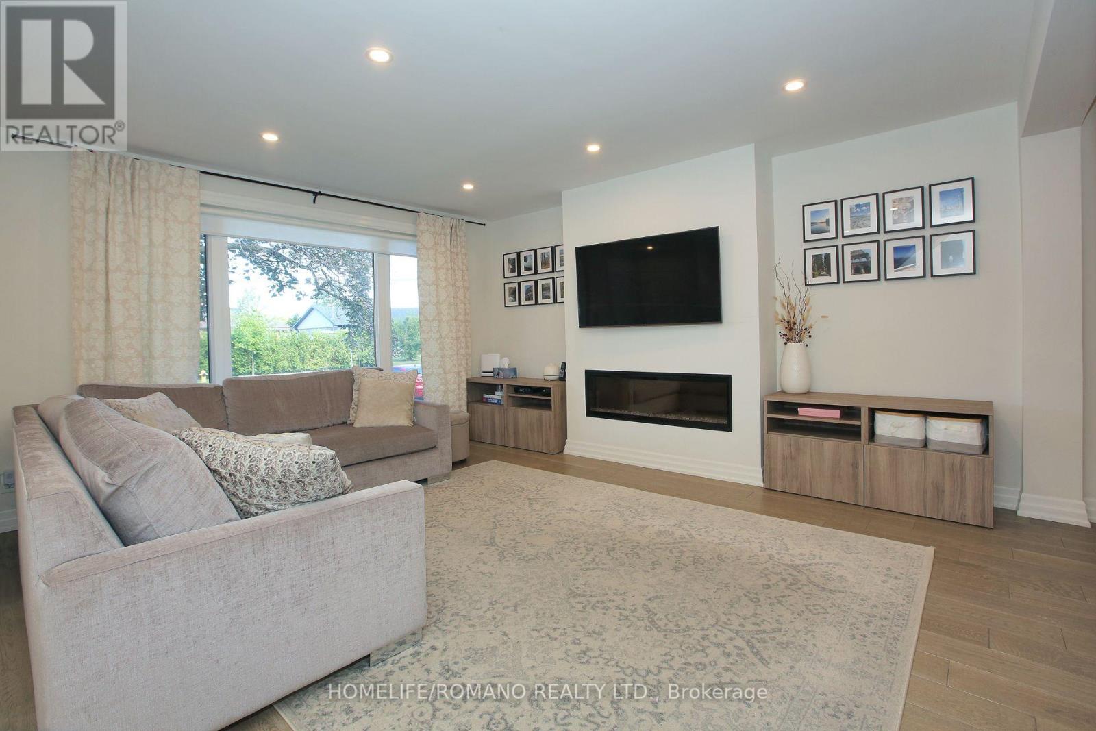 Property at 72 DEVERELL CRESCENT image 3