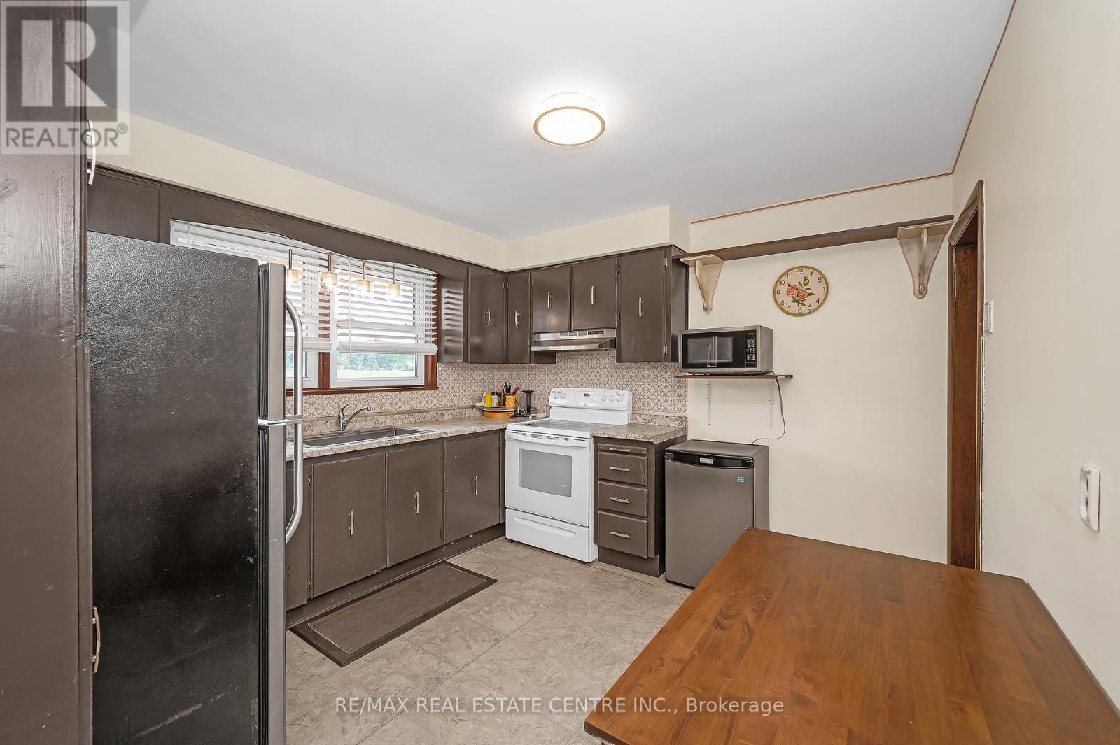 676 Upper Wentworth Street, Hamilton, Ontario  L9A 4V5 - Photo 10 - X12354195