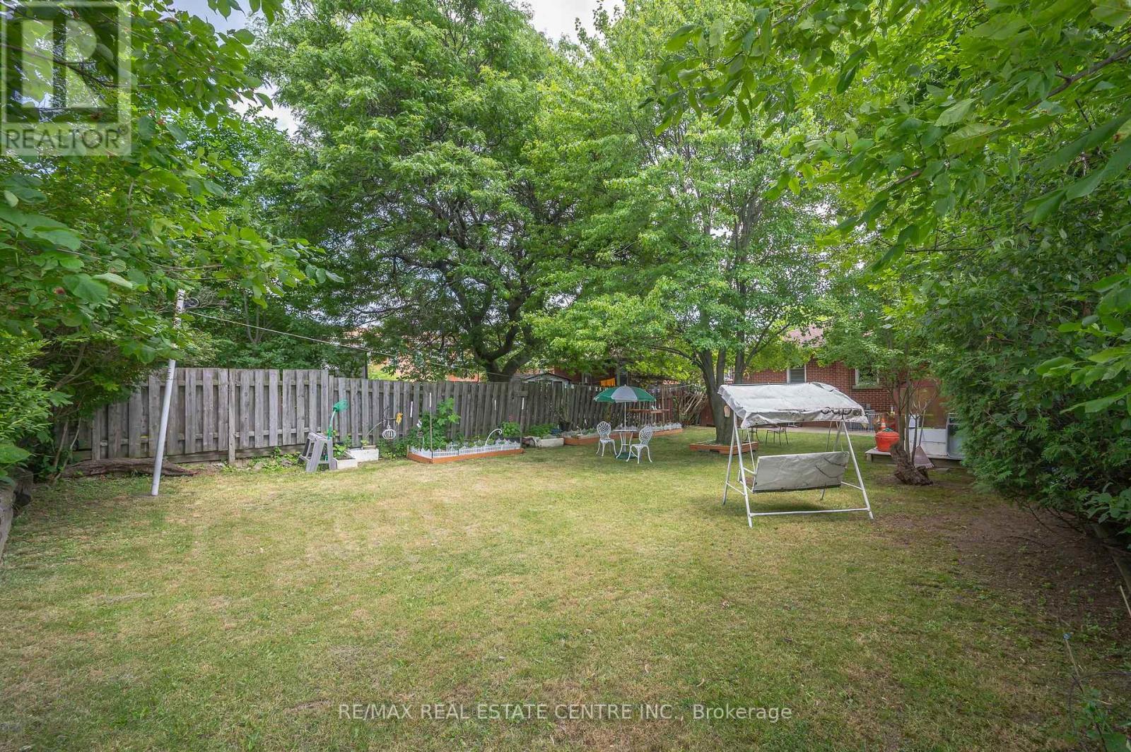 676 Upper Wentworth Street, Hamilton, Ontario  L9A 4V5 - Photo 34 - X12354195