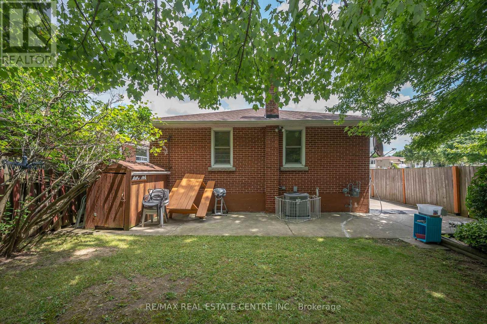 676 Upper Wentworth Street, Hamilton, Ontario  L9A 4V5 - Photo 36 - X12354195