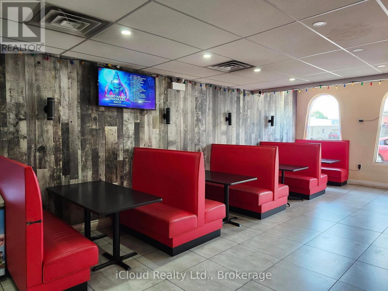 5991 Lundy's Lane, Niagara Falls (Hospital), Ontario  L2G 1T2 - Photo 2 - X12283016