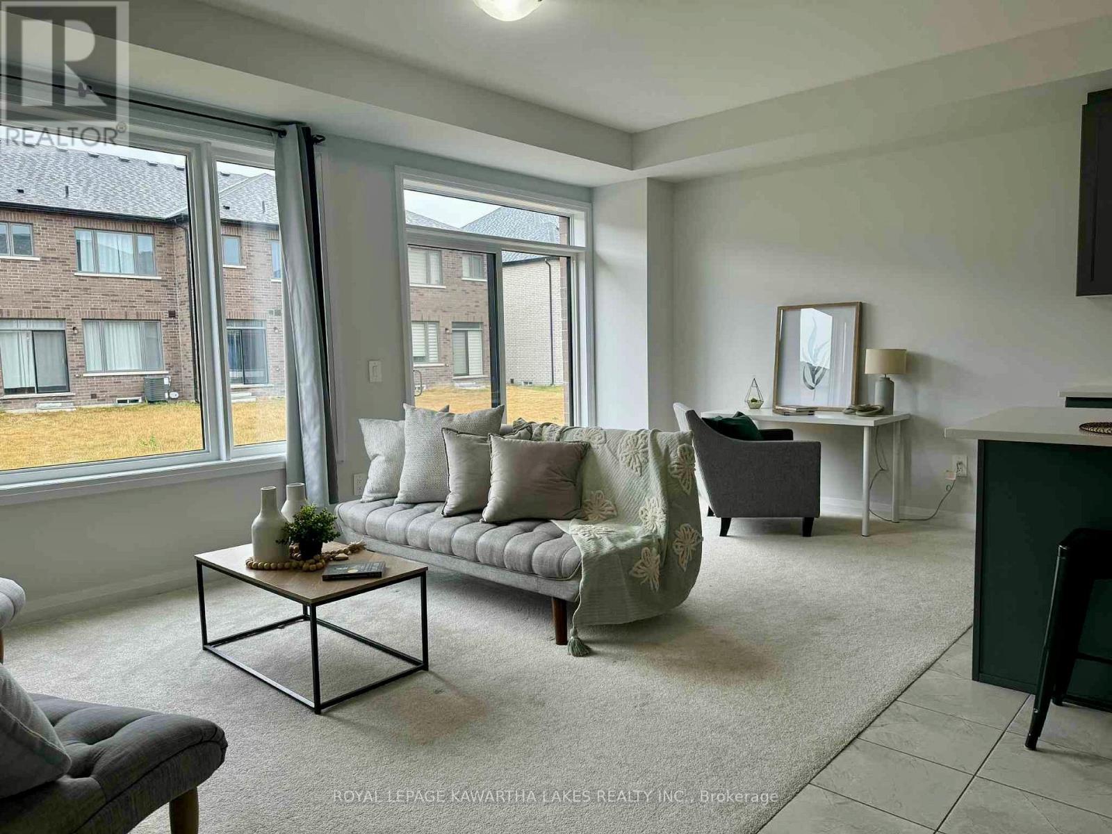 19 Keenan Street, Kawartha Lakes, Ontario  K9V 6C2 - Photo 6 - X12354421