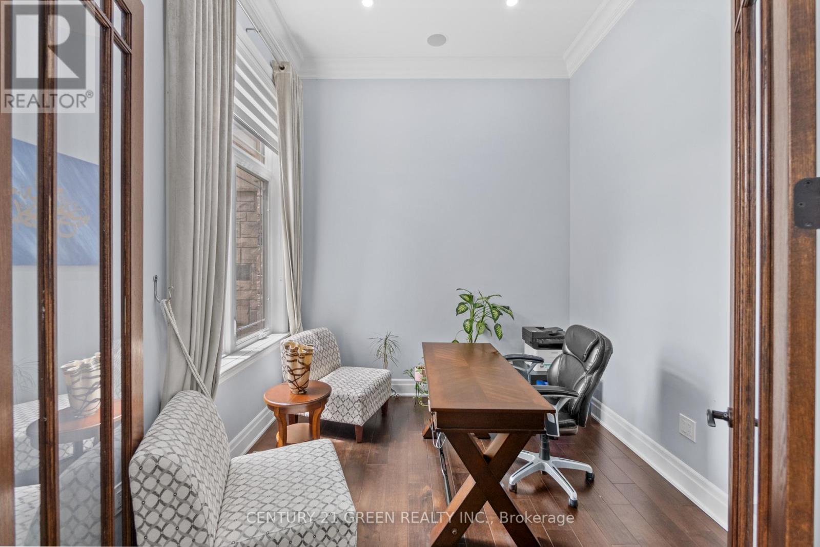 679 Hiawatha Boulevard, Hamilton, Ontario  L9G 3A6 - Photo 17 - X12354044