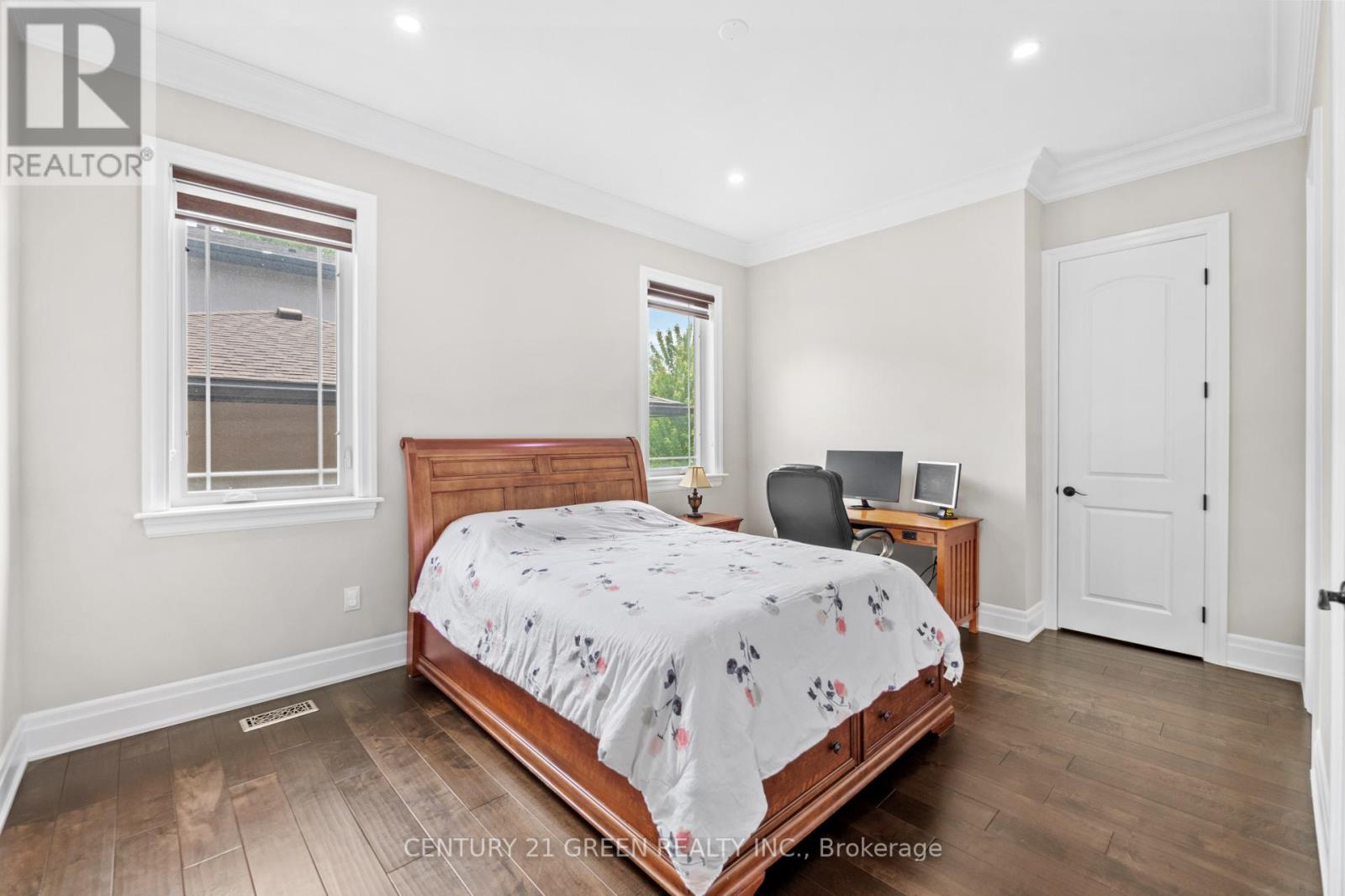 679 Hiawatha Boulevard, Hamilton, Ontario  L9G 3A6 - Photo 19 - X12354044