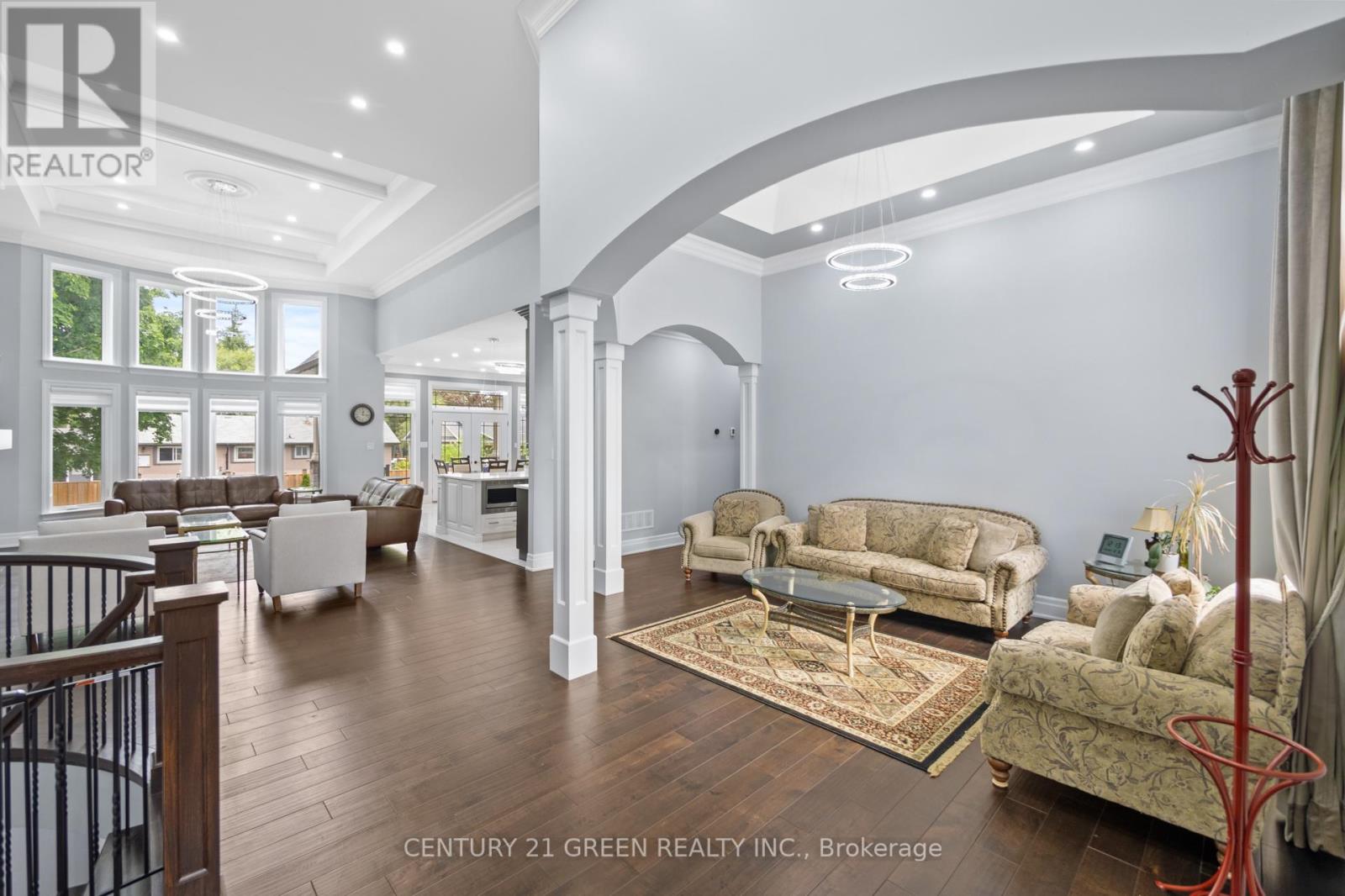 679 Hiawatha Boulevard, Hamilton, Ontario  L9G 3A6 - Photo 4 - X12354044