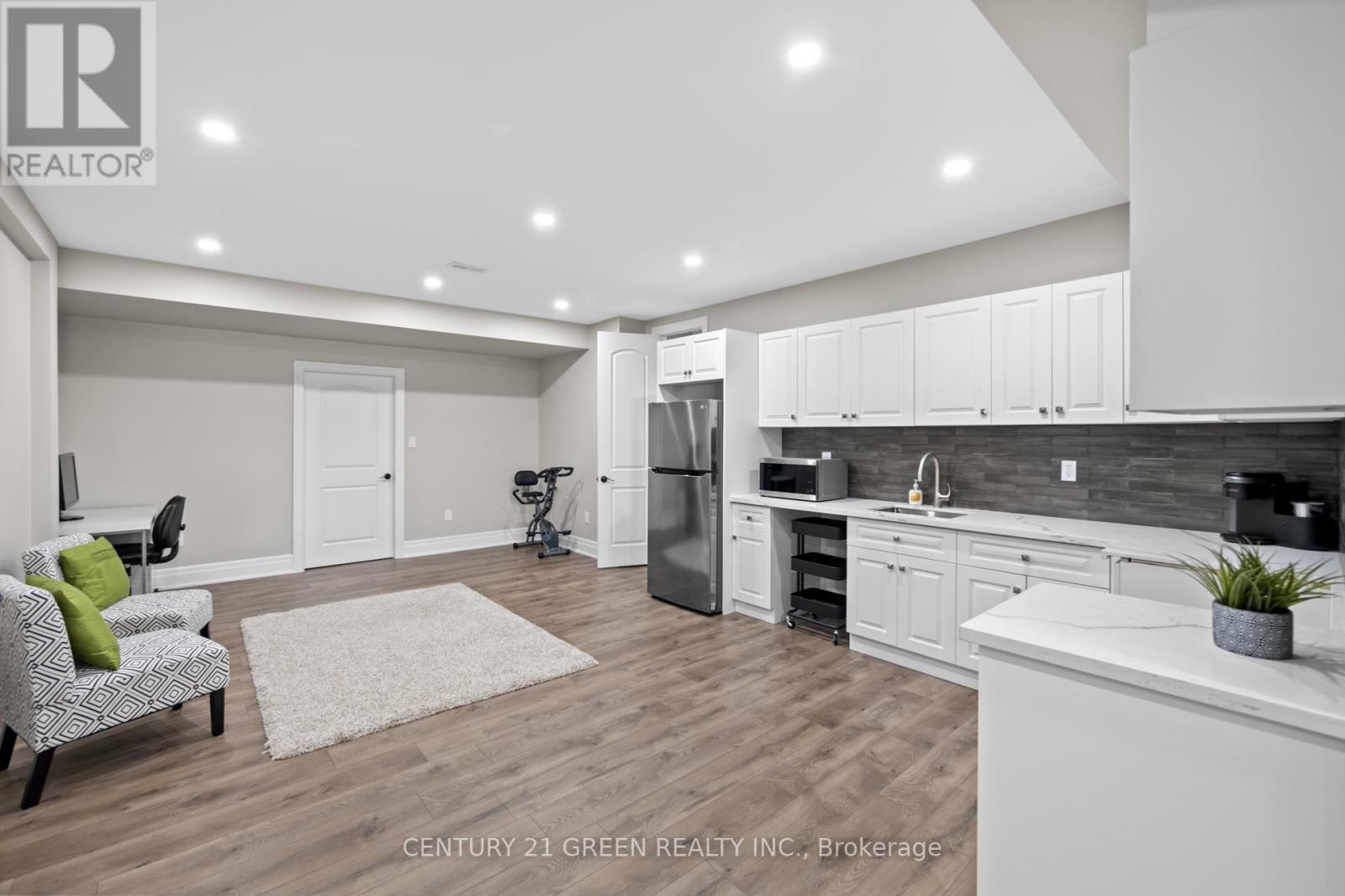 679 Hiawatha Boulevard, Hamilton, Ontario  L9G 3A6 - Photo 39 - X12354044