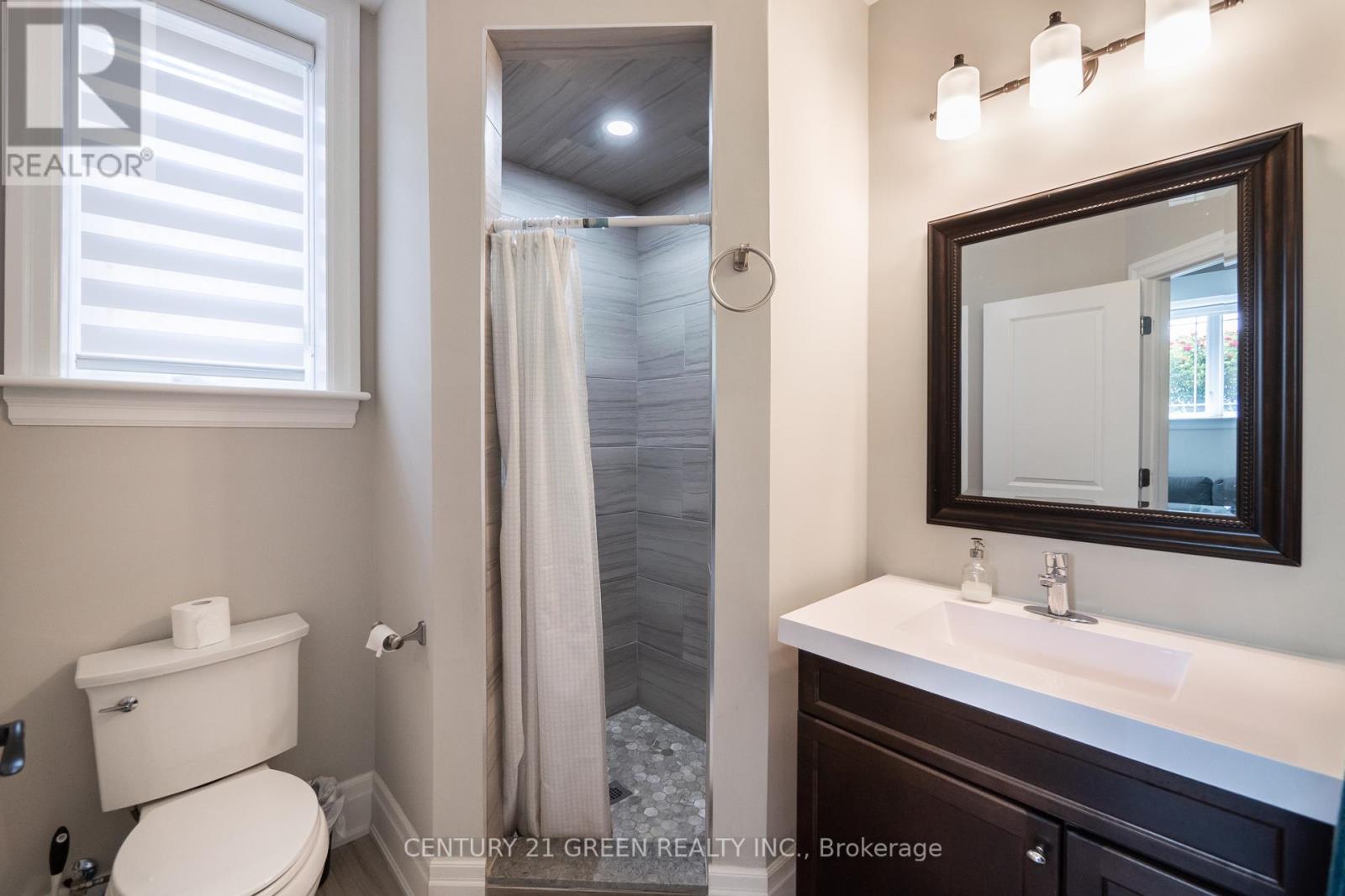 679 Hiawatha Boulevard, Hamilton, Ontario  L9G 3A6 - Photo 35 - X12354044