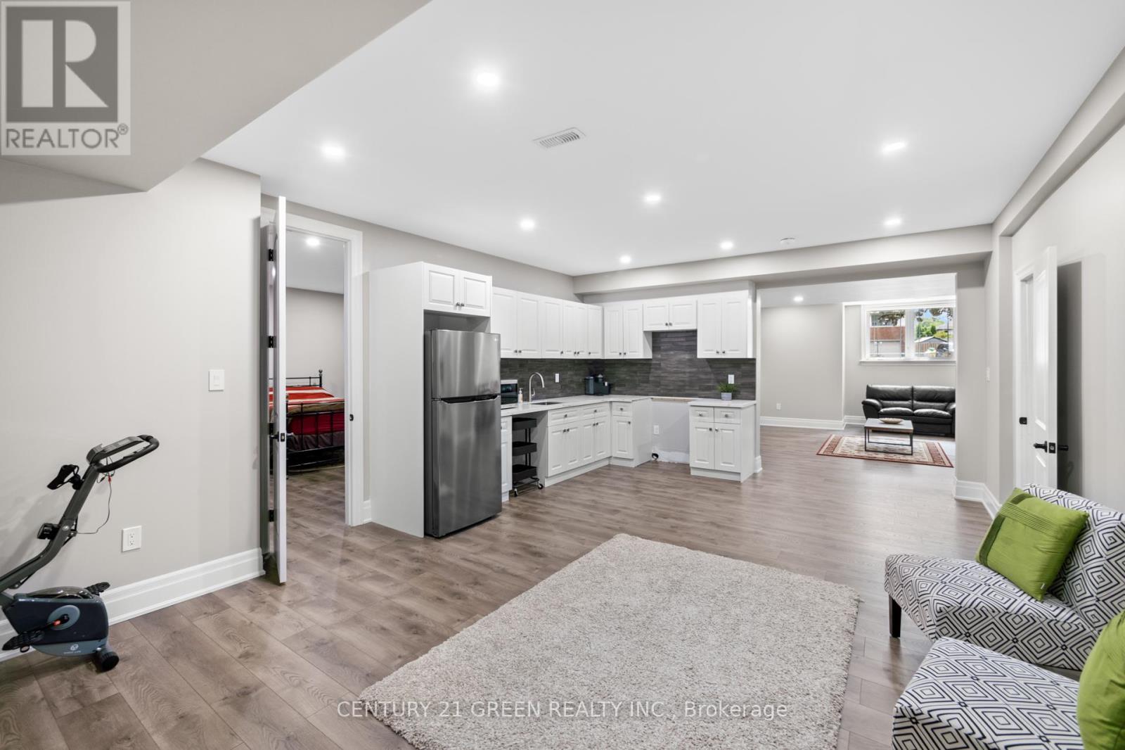 679 Hiawatha Boulevard, Hamilton, Ontario  L9G 3A6 - Photo 41 - X12354044