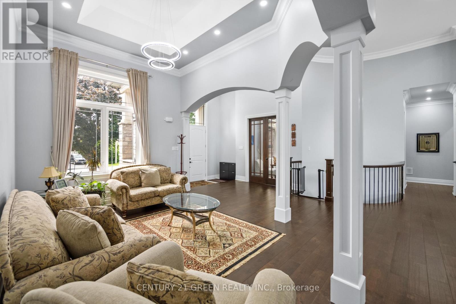 679 Hiawatha Boulevard, Hamilton, Ontario  L9G 3A6 - Photo 6 - X12354044