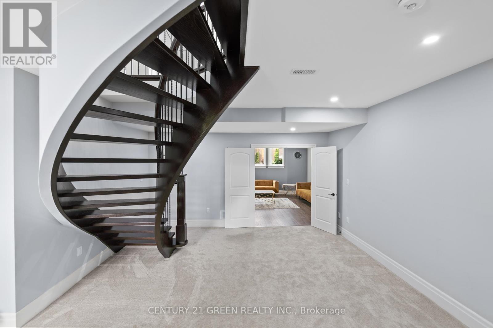 679 Hiawatha Boulevard, Hamilton, Ontario  L9G 3A6 - Photo 30 - X12354044