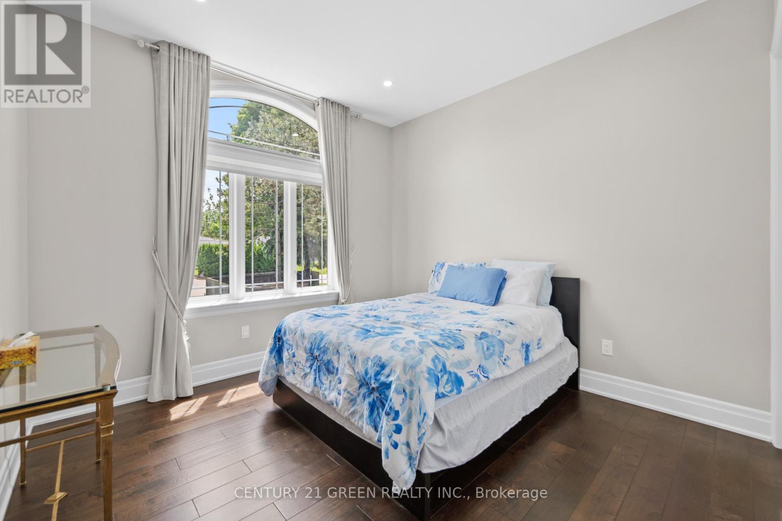 679 Hiawatha Boulevard, Hamilton, Ontario  L9G 3A6 - Photo 24 - X12354044