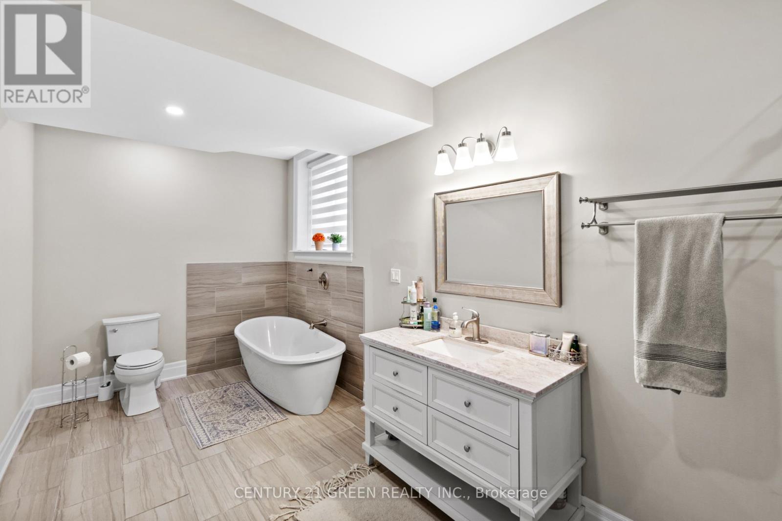 679 Hiawatha Boulevard, Hamilton, Ontario  L9G 3A6 - Photo 37 - X12354044