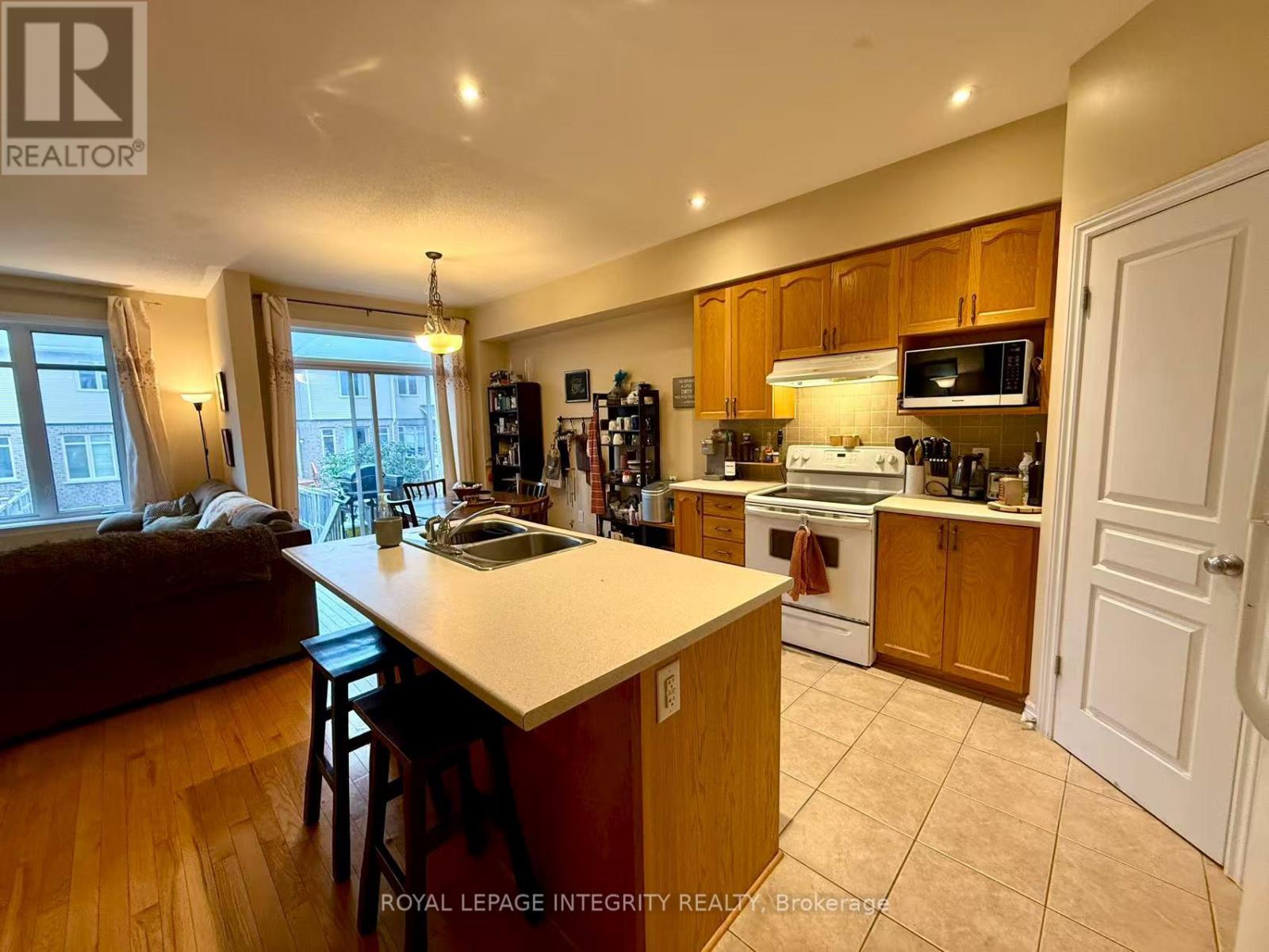 1029 Ottenbrite Crescent, Ottawa, Ontario  K2T 0G2 - Photo 3 - X12354428