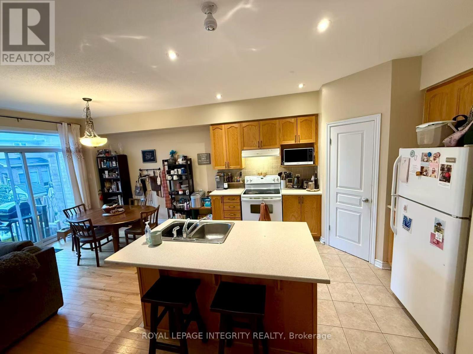 1029 Ottenbrite Crescent, Ottawa, Ontario  K2T 0G2 - Photo 5 - X12354428